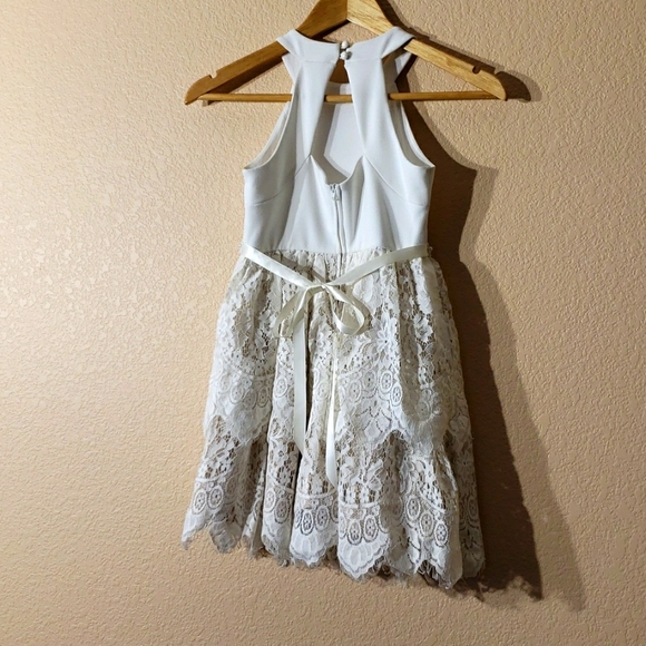 White formal beautiful dress - Picture 2 of 3